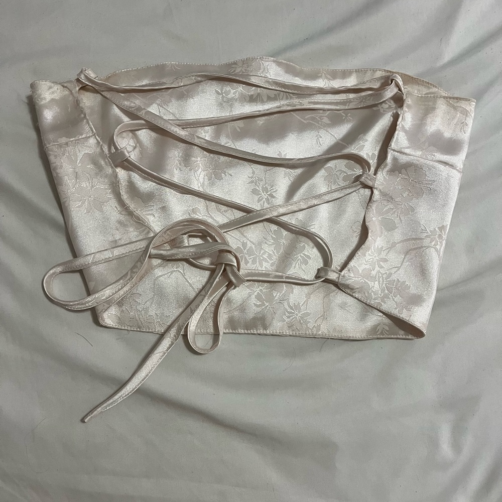 backless tube top